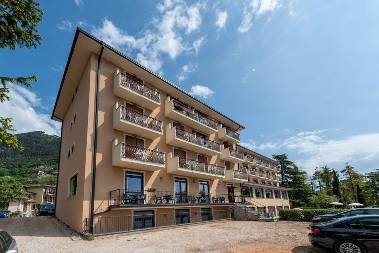 Hotel Bellavista Tignale Exterior foto